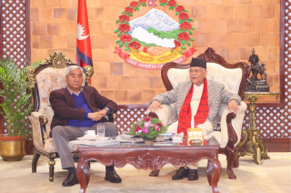 सरकारमा रहेका शीर्ष दलका नेताको बैठक बालुवाटारमा जारी