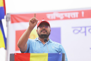 लाखौँ जनताले गणतन्त्रवादी नेताहरूको घर घेर्ने ज्ञानेन्द्र शाहीको चेतावनी