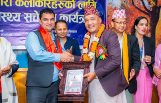 रात्रीकालिन दोहारी कलाकारलाई दिइयो स्वास्थ्य सचेतना