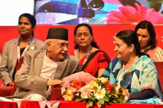 एमालेमा पूर्वराष्ट्रपति भण्डारीको सक्रियताले तरङ्ग, रुष्ट बन्दै अध्यक्ष ओली, काउण्टर जवाफ सुरु(खासखबर)