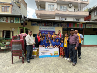 नेपाल एसबिआई बैंकद्वारा खाध्य सामाग्री बितरण