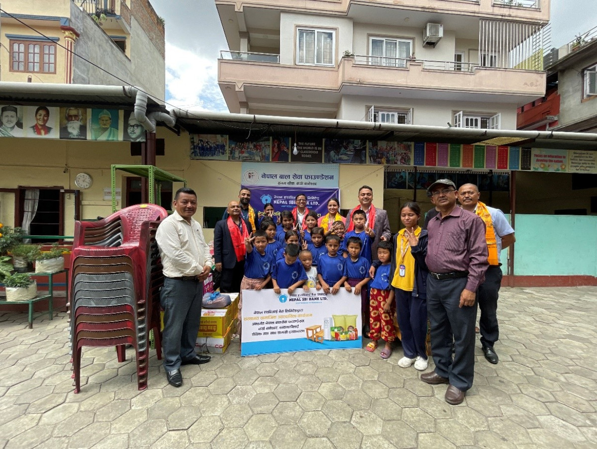 नेपाल एसबिआई बैंकद्वारा खाध्य सामाग्री बितरण