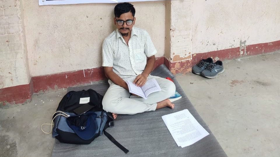 मागहरू पुरा नभएको भन्दै पाटन संयुक्त क्याम्पसमा तिवारीको अनशन