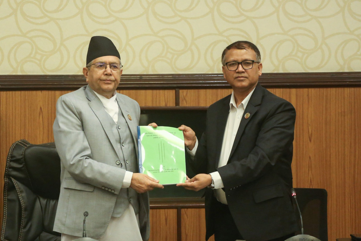 कुलिङ पिरियडमा भएको गडबडी छानबिन विशेष समितिले बुझायो प्रतिवेदन, आफूलाई दोषी किटान नगरेको सभापति खतिवडाको दाबी, राजिनामा नदिने तर्क (खास खबर)