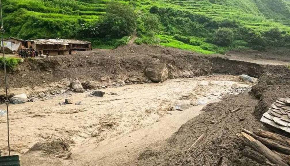 बाजुराको विच्छ्यामा बाढीले ११ घर बगायो