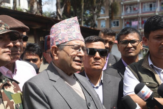 जेनजी आन्दोलनमा ध्वस्त भएको संसद भवनको सभामुख घिमिरेद्वारा निरिक्षण