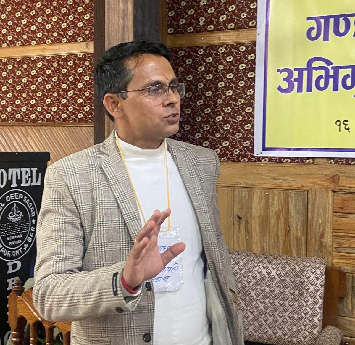 सरकारलाई अभिभावकीय भूमिका पूरा गर्न र दलका नेताहरुलाई नेतृत्व छाड्न सामुहिक आह्वान