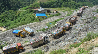बञ्चरेडाँडाको फोहर व्यवस्थापनमा पुनः अवरोध, सरकारले धोका दिएको आरोप, विगतका सहमती कार्यान्वायनको माग (खासखबर)