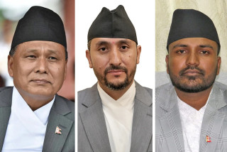 मन्त्रीहरु दलीय राजनीतिमा लाग्दा नागरिक सरकार नै विवादमा, प्रधानमन्त्रीले नै राजिनामा माग्दा पनि मन्त्रीहरुको आनाकानी, पदीय लोलुपता छाडेर नैतिकता देखाउन सुझाव (खासखबर)