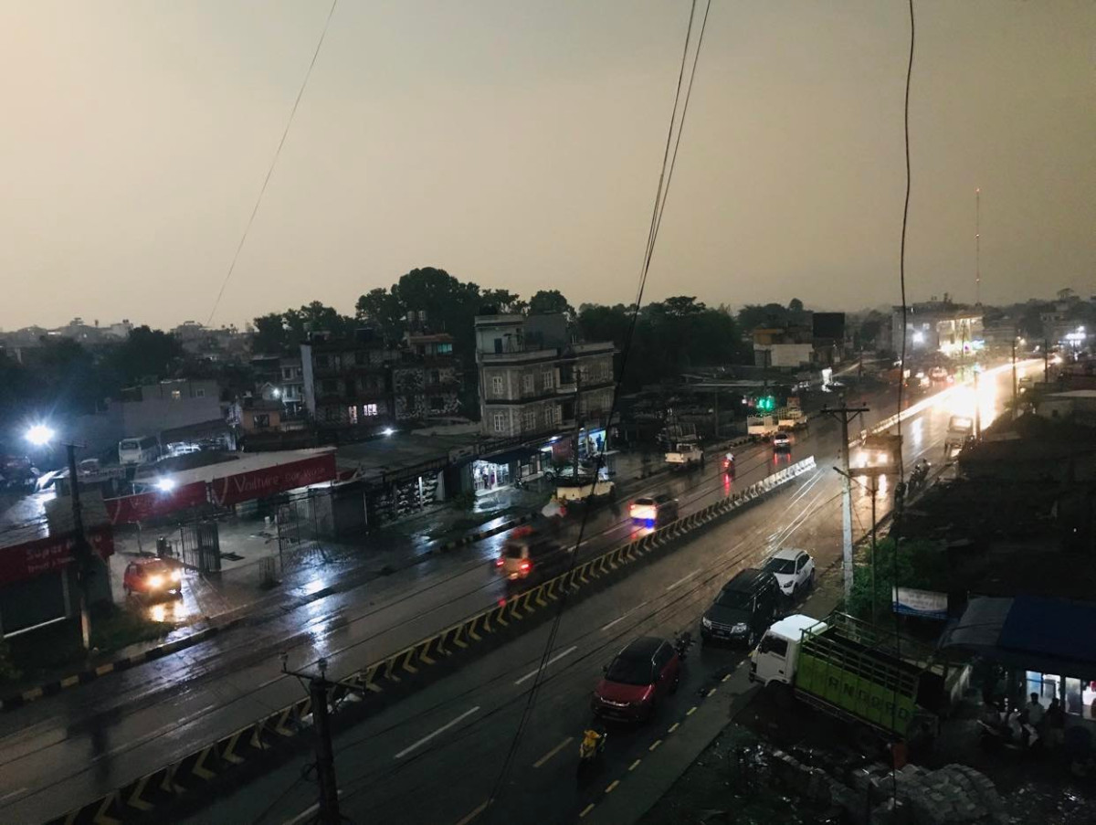 तिव्र हावाहुरी र भारी वर्षासहितको प्रतिकूल मौसमले बढायो जोखिम, आईतवारसम्मै प्रभाव रहने,  सुरक्षित स्थानमा बस्न आग्रह  (खास खबर)