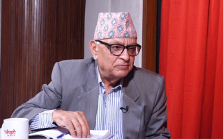 आर्थिक संकट टार्न सरकार र निजी क्षेत्र मिल्नैपर्छः डा. प्रकाशचन्द्र लोहनी
