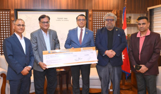 हिमालयन लाइफद्वारा बाढीपीडितका लागि ५१ लाख रुपैयाँ सहयोग